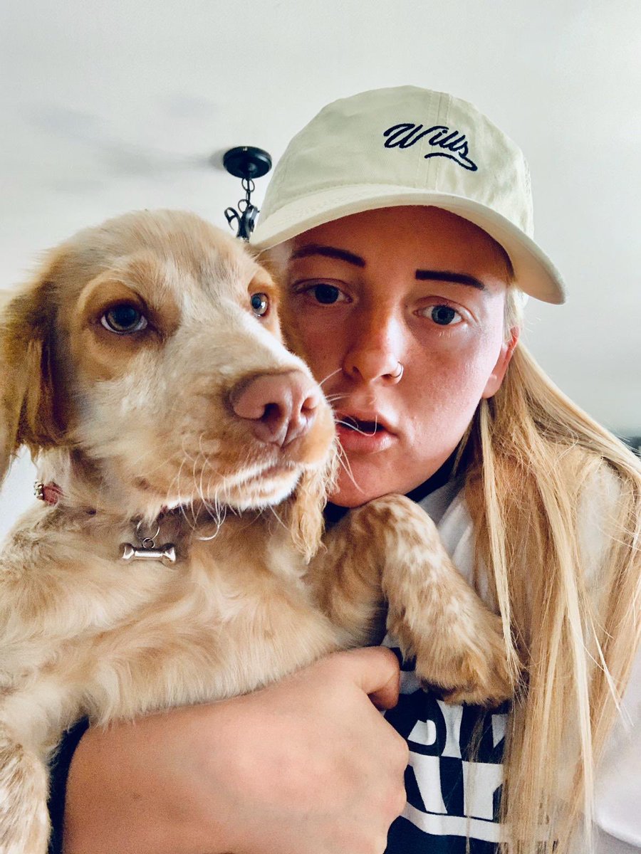 SpursWomen's tweet image. 🐾 #NationalPetDay 🐾

📸🥰

#SpursAtHome ⚪ #COYS