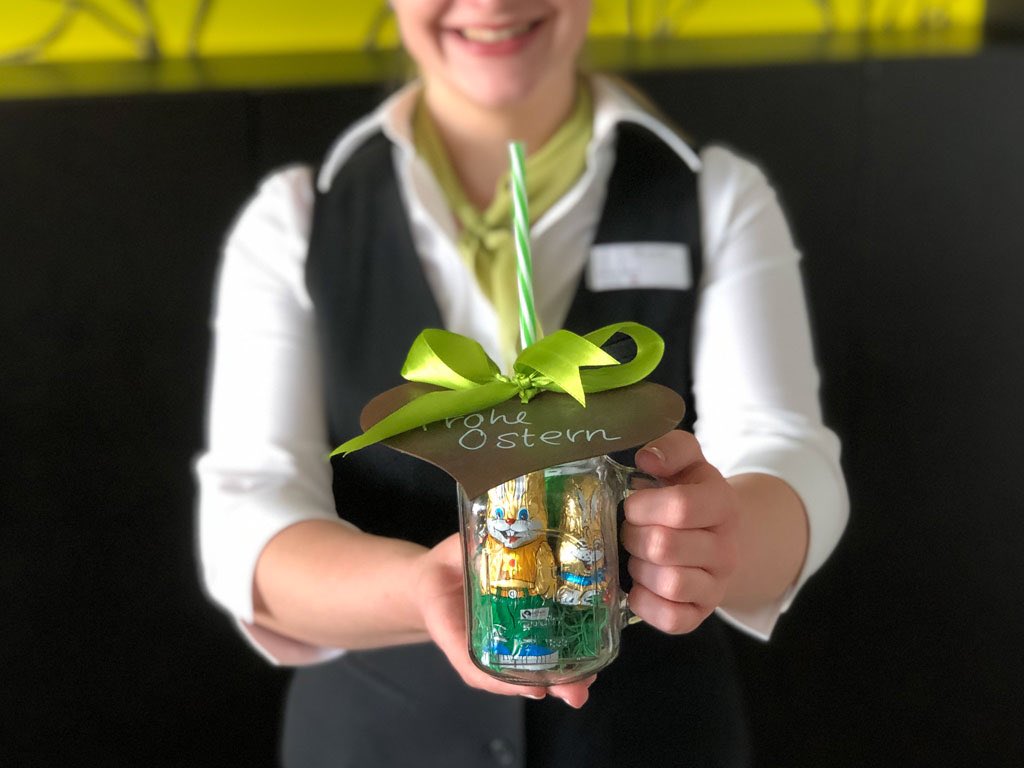 Hotel_Atlantic's tweet photo. 100 selbstgebastelten Osterpräsente gingen heute an die @UnimedizinEssen als kleiner Dank für Krankenschwestern &amp; -pfleger. Bleibt gesund ❤️
#essenhältzusammen #wirhaltenzusammen #COVIDー19 #CoronaVirusDE #FlattenTheCurve #wirbleibenzuhause https://t.co/bFBFxvYx5r