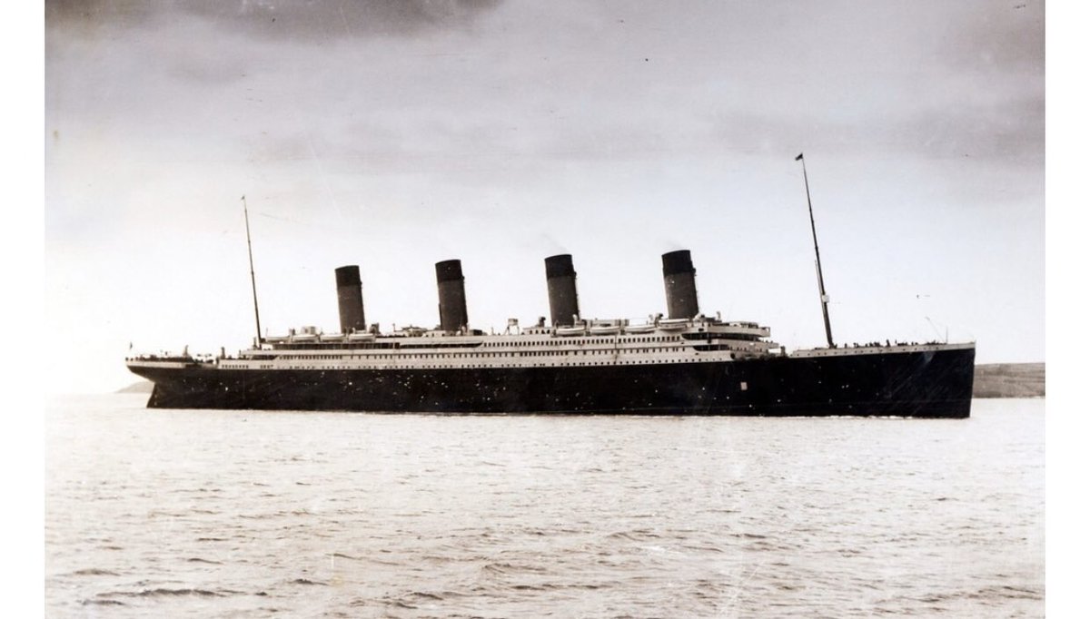 Dermaga Cherbourg tdk punya fasilitas menaikkan penumpang utk kapal sebesar Titanic.Di Cherbourg ada salah seorang sosialita terkenal yg ikut naik. Margaret Brown atau dikenal dengan sebutan “The Unsinkable Molly Brown”.