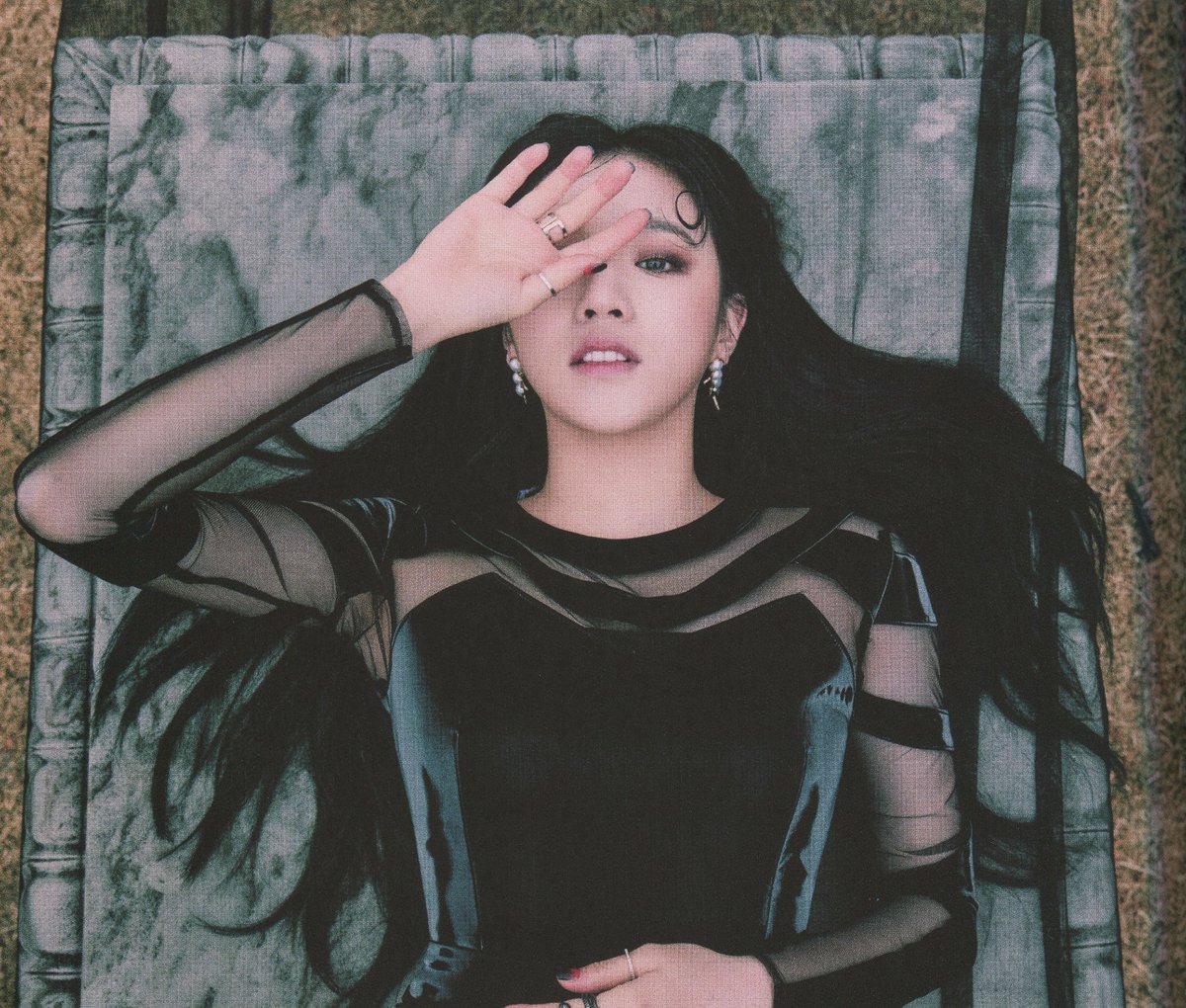 verahsu1010's tweet photo. (SCAN)  (G)I-DLE "I Trust" Album (True Ver.)
#여자아이들 #GIDLE #우기 #Yuqi #宋雨琦 #Ohmygod https://t.co/U2RKYoxyMH