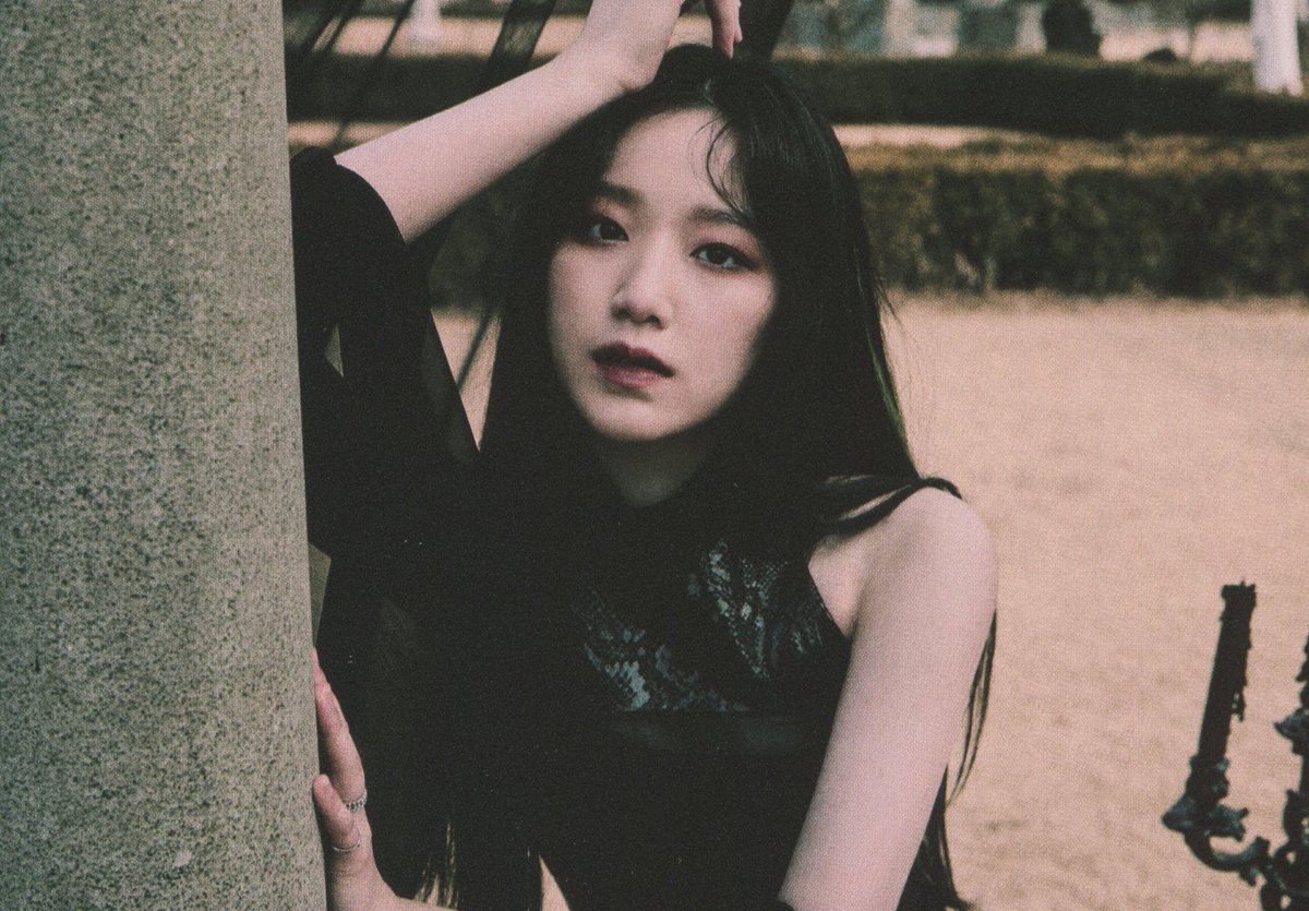 verahsu1010's tweet photo. (SCAN)  (G)I-DLE "I Trust" Album (True Ver.)
#여자아이들 #GIDLE #슈화 #Shuhua #葉舒華 #Ohmygod https://t.co/pGHzZskmQV