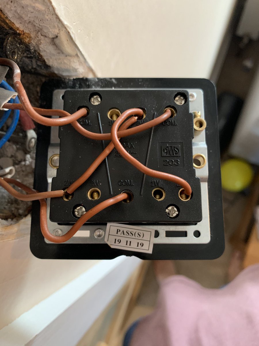 Sparkies: what am I doing wrong wiring this thrills light switch? The two end switches are working but the middle one isn’t.
