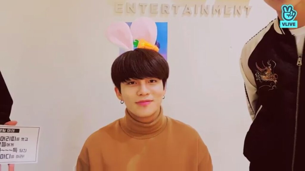 That is why the bunny headband is familiar to me 