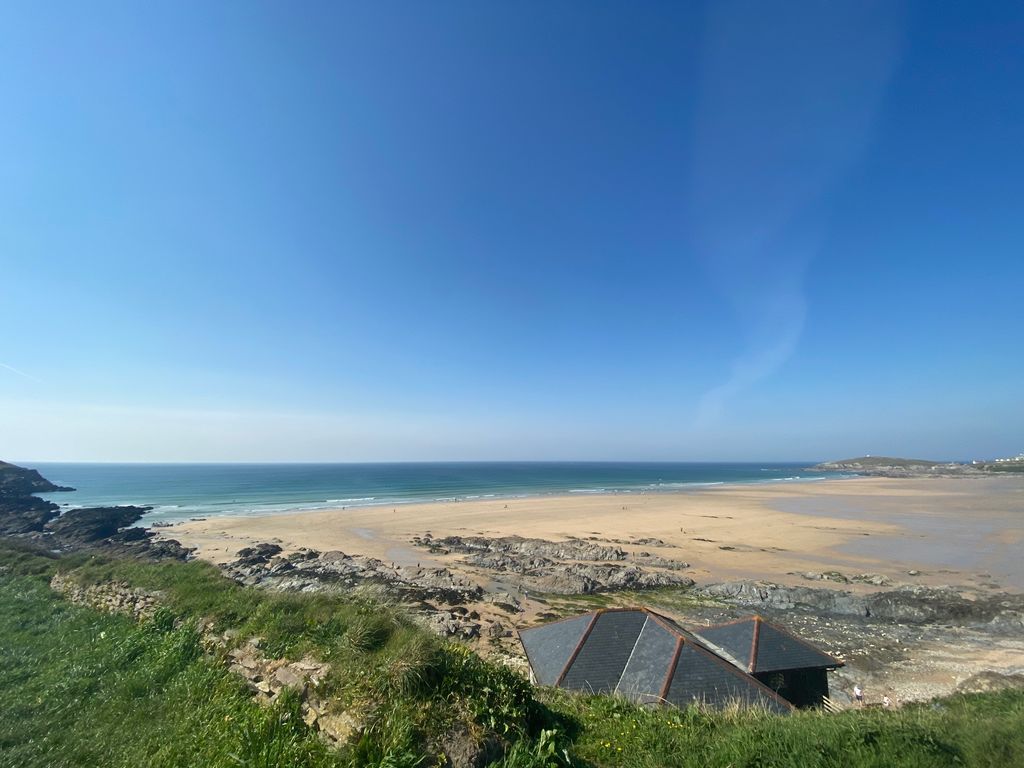 It's a pretty awesome weekend in #Newquay ☀️ Don't forget, our live webcam is streaming 24/7 capturing our sandy playground in all its glory, all the time... buff.ly/3ae9Reo #TheBeachIsOurPlayground #Cornwall #FistralBeach