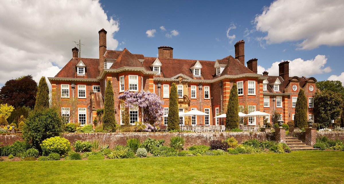 Give that special someone an Easter treat to look forward to 🐣💝 Say 'Thank You' this Easter with our up to 30% off voucher sale - alexanderhotels.co.uk/gift-vouchers/