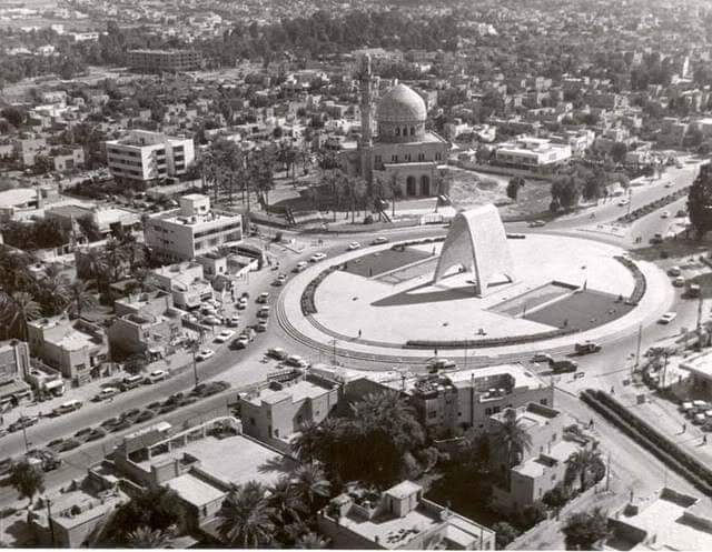 🔵 اهم اعمال #رفعت_الجادرجي : نصب الجندي المجهول القديم تم ازالته
نصب الجندي المجهول في ساحة الفردوس بـ #بغداد هو نصب تذكاري يرمز للجنود المجهولين الذي ذهبوا ضحية الحروب في #العراق، ولقد صممه المهندس المعماري العراقي رفعت الجادرجي في سنة 1959.