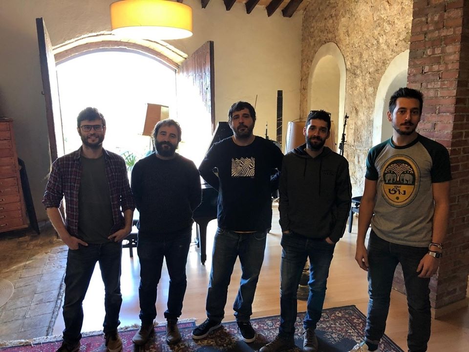 elmundodetulsa's tweet image. La Mano del Marciano publican tres nuevos videos grabados en La Casa Murada de Banyeres del Penedés a finales de noviembre 2019. Mi hermana marciana, Superhéroes y Hola y adiós, temas incluidos en su nuevo trabajo El fin justifica a los necios.

elmundodetulsa.com/2020/04/la-man…