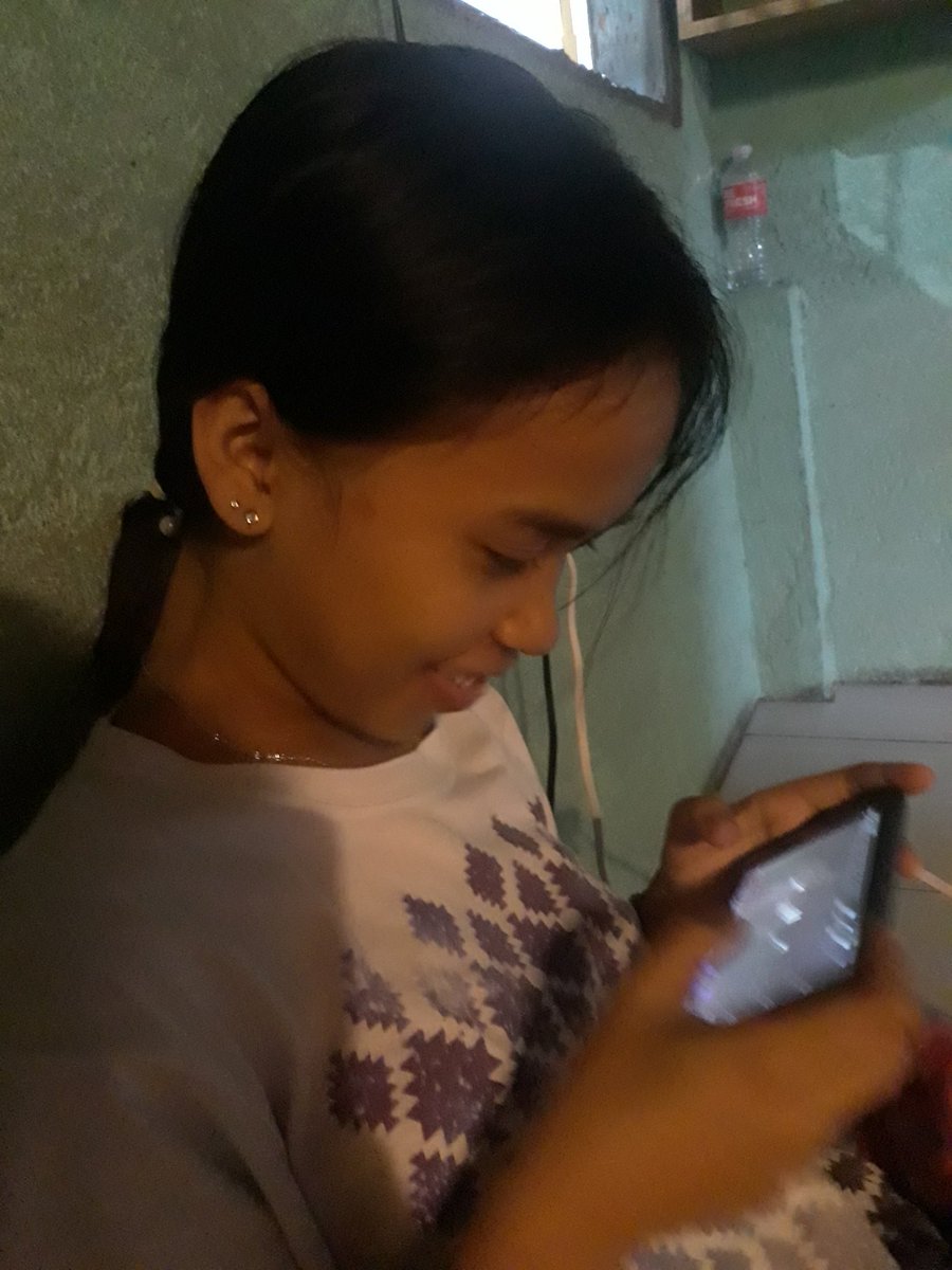 donutoniop's tweet photo. Here is my cousin watching "Playhouse: Zeke's Journey to Win Shiela's Heart". She's not a fan of any loveteams but I doubt it now, 'coz kilig na kilig siya sa Donkiss.

#DonKiss
#DonKissFam
@donnypangilinan
@KissesDelavin
Donny and Kisses https://t.co/s3hsWw6q0U