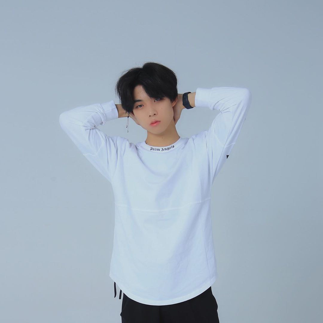 TheNight_twt's tweet photo. БИОГРАФИЯ 3-го участника ❗️
▪️Псевдоним: EREN (Эрен)
▪️Имя: Югай Максим
▪️Позиция в группе: Ведущий вокалист
▪️Возраст: 19
▪️Дата рождения: 05/01/01
▪️Национальность: Кореец
▪️Рост: 180 см
▪️Знак зодиака: Козерог ♑️
▪️Любимый цвет: чёрный 🖤
▪️
#TheNight🌒 #MoonEntertainment🌑 https://t.co/EBYe03oDCa