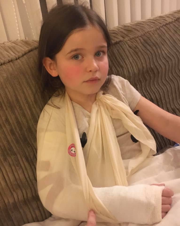 EyewearTy's tweet image. My special little lady Ava could not have been happier today when she received her very own @CookieSwirlC @Barbie doll through the post! 

A well deserved gift for being so brave when she broke her arm last week🤕

#HappyEaster to #CookieSwirlC &amp;amp; team #Barbie from🌞#England #UK