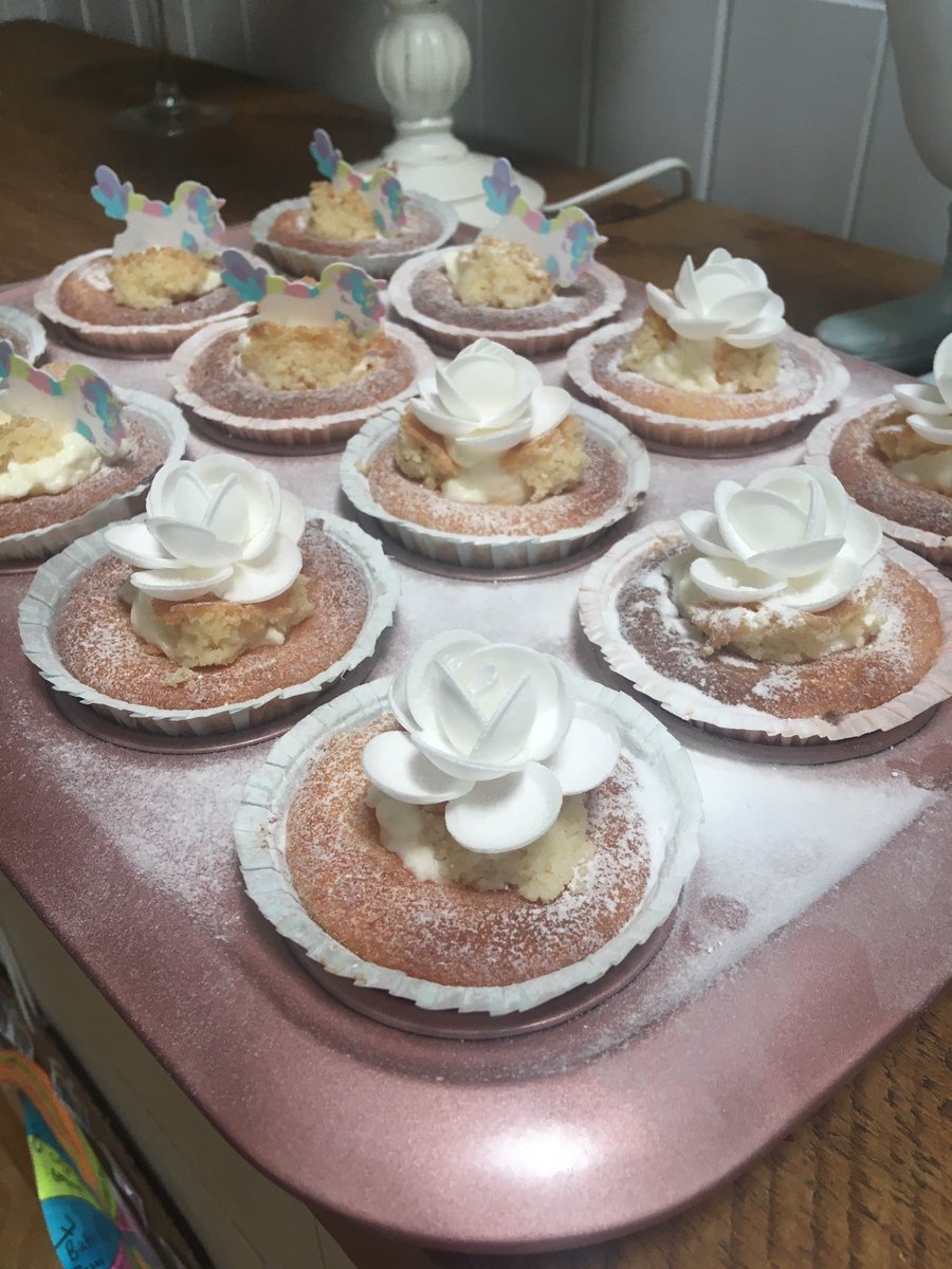 ParentsPenelope's tweet photo. Happy Easter Everyone🐣 

Mrs P has baked some amazing #keto buns for Easter. 

Made with coconut and almond flours, oil and milk with full fat cream cheese frosting. 

Ratio is 3:1
Carbs 2.6 
Protein 5.5
Fat 24.8 🤩

#keto #Dravet #epilepsy #Easter https://t.co/idB7QS8SZ7