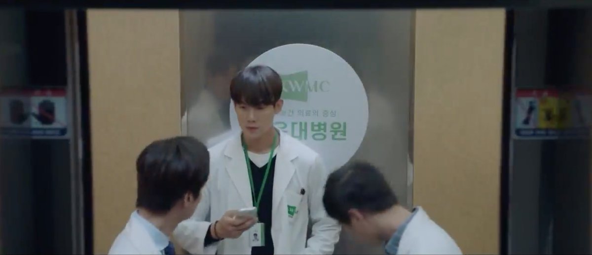 𝔸𝕙𝕟 𝕁𝕖𝕠𝕟𝕘-𝕨𝕠𝕟 & ℕ𝕦𝕞𝕓𝕖𝕣 𝟛 After the patient consultations of Jeong-won in Episode 1, he was shown inside an elevator and there was a shot showing the floor number: 3. (+Elevators are used to show transitions, another hint to 'changes'?) (2/n)