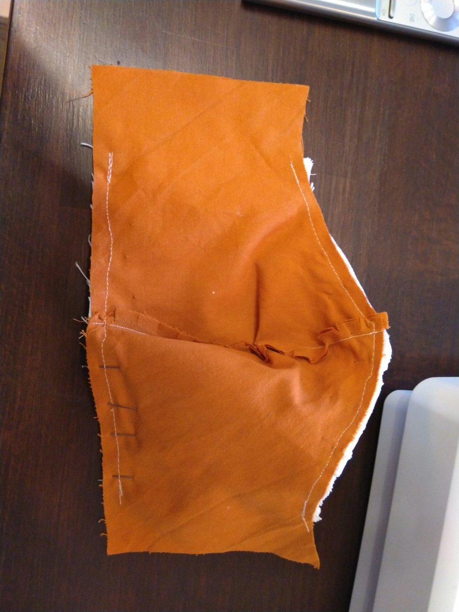 JoKnopp's tweet photo. Ich hab mir in meiner Urlaubswoche mal von meiner Liebsten die Nähmaschine erklären lassen und mir eine Maske genäht. Bin sehr zufrieden, der erste Praxis Einsatz überzeugt. https://t.co/NgyX5hdvk6