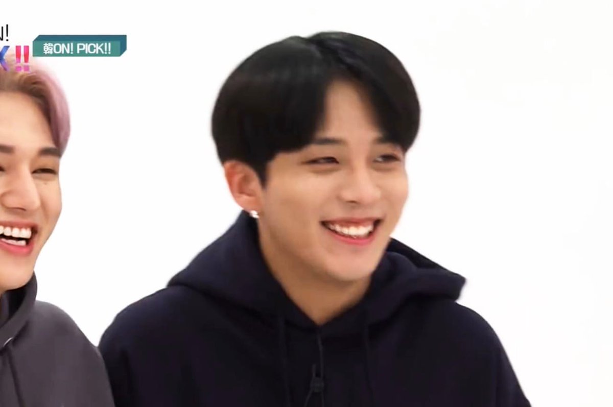 jongho• Ilmu Politik FISIP & #39;17• aktif di psm (paduan suara mahasiswa), sering ikut konser internal, dan pernah ikut lomba ke luar negeri• nongkrongnya di balad• nugasnya di mebat (meja batu) biar dapet wifi gratis• tiap weekend sering pulang ke rumah