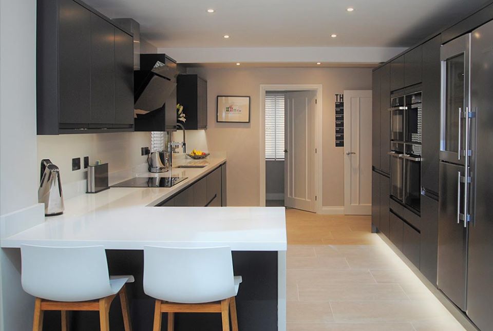 masterclassint's tweet photo. Do you have room for a kitchen island?

8- Peninsula living

#Masterclassmoments #MasterclassKitchenMoments #classickitchen #modernkitchen #shakerkitchen #handlelesskitchen #luxurykitchen #dreamkitchen #kitchendesign #loveisland #kitchenisland
#peninsulaliving #lockdown #COVID19 https://t.co/NFmV2XbdmR