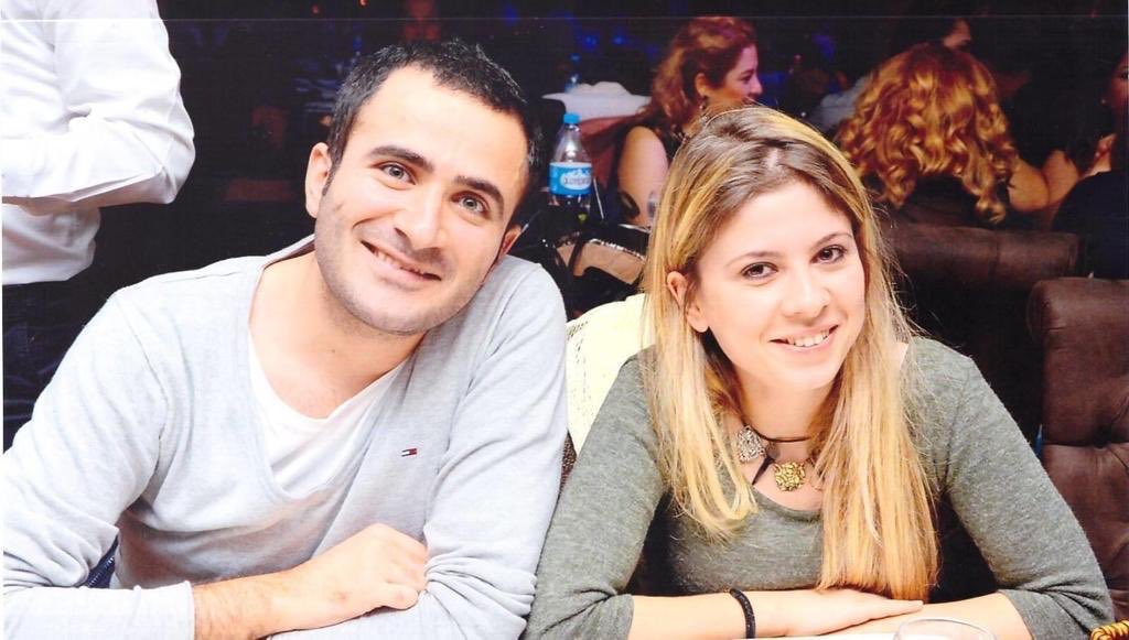 Biz10TV's tweet photo. İstanbul'da 38 yaşındaki eczacı İsmail Durmuş, koronavirüs sebebiyle yaşamını yitirdi. 

Bir süredir yoğun bakımda olan Durmuş’un cenazesinin memleketi Kayseri’de toprağa verileceği belirtildi.

#Eczismaildurmuş https://t.co/v066Sn9P25