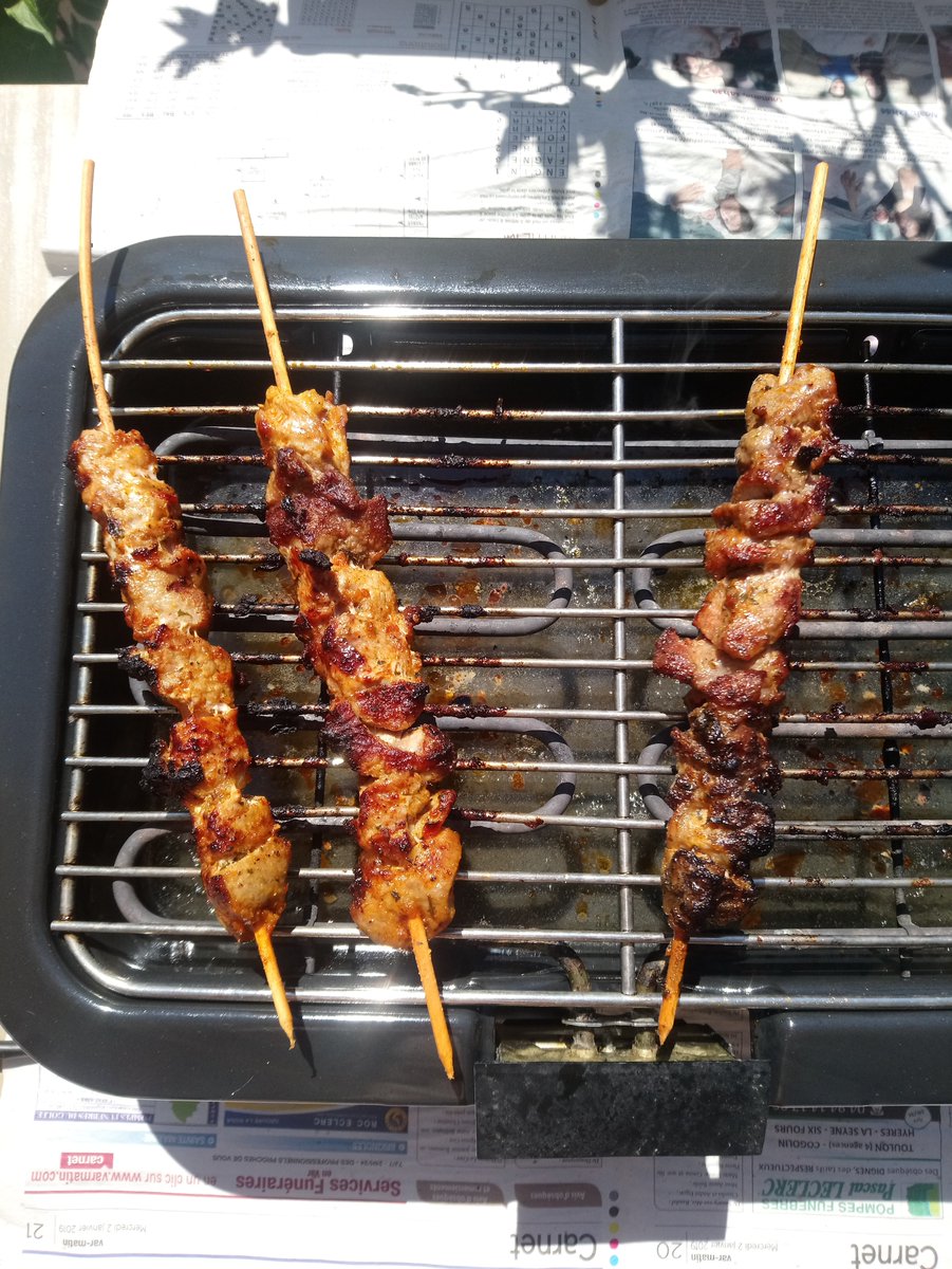 eloracstar4's tweet photo. Quand tout à coup coup tu te rappelles que tu as des brochettes 🍢d'agneau marinées au congel !
👇🏼 👇🏼 👇🏼 👇🏼 👇🏼 👇🏼 
#Barbeuk .... Obligé ! 😉☀️😉 https://t.co/woVP21OdSr