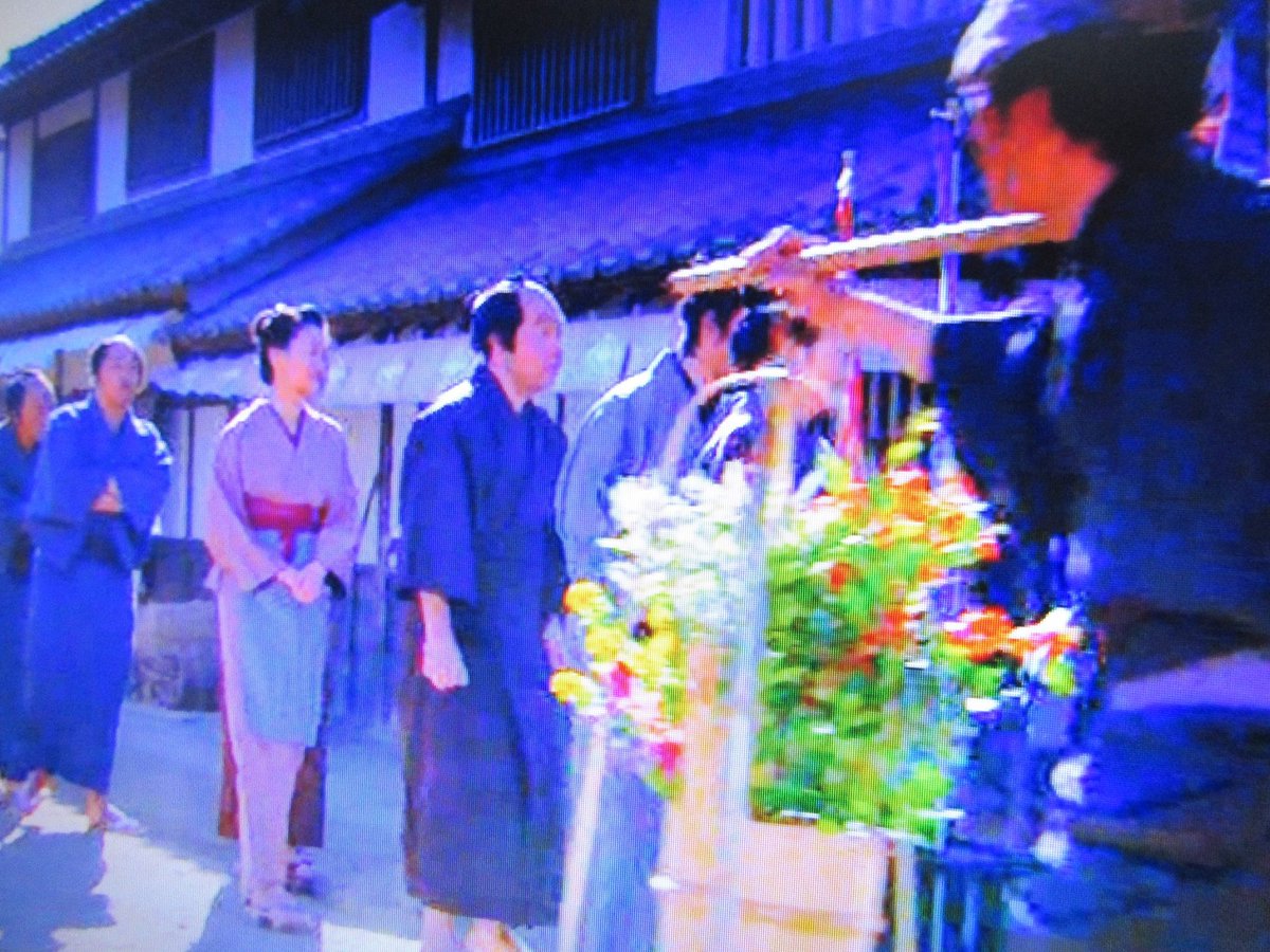 Tbs系ドラマ Jinー仁ー が再放送されるとの事で 私の出演場面 完結編第2話の冒頭 茜 橋本真美 と喜市 伊澤柾樹 から安道名津 あんドーナツ を買う行列に並んでいます ツイレポ