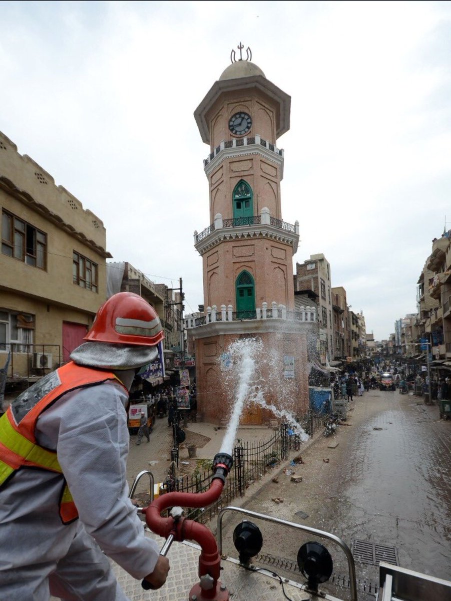 PTIMkdofficial's tweet photo. Thanku to all our Doctors, Paramedics, LEAs, First Responders like #1122, #TMAs, #WSSCs who are in the battle field against #COVID19 pandemic 24/7 putting their lives in danger just to make our country Safe ...! 
#CoronaHeroesPK https://t.co/4lUkfRLiFE