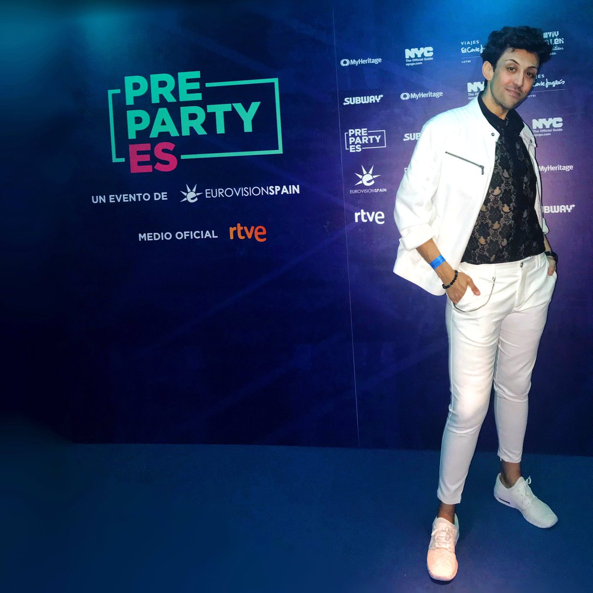 JuanmaJiDi's tweet photo. Hace un año estaba disfrutando de la #PrePartyES pasando un fin de semana inolvidable con amigos que aman #Eurovision. Este año no va a poder celebrarse de la misma manera, pero en 2021 va a ser una fiesta que valga por dos, estoy seguro... Como diría Brequette: #PrometoVolver ❤️ https://t.co/E6RqkHQh3P