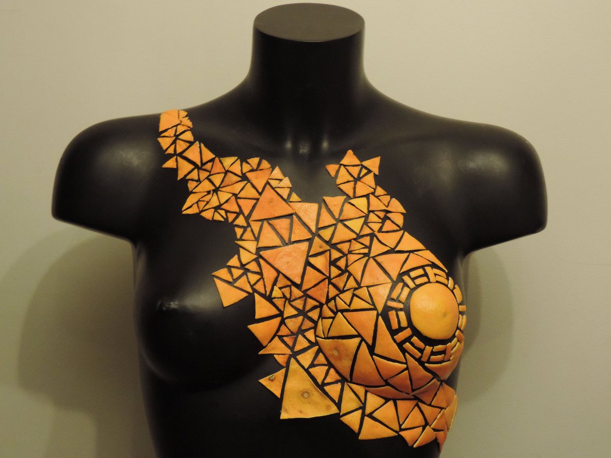 Transfiguration du banal with <a href="/JPGaultier/">Jean Paul Gaultier</a> ✨
#AtHomeWithGaultier #StayHome #JeanPaulGaultier