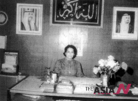 In 1964 she founded al Jeel al Jadeed "The New Generation" one of the first two private schools in Kuwait. She also worked at Kuwait Radio and held the post of inspector of girls' schools at the Ministry of Education for over three decades. Photos source:  http://ar.theasian.asia/archives/16383 