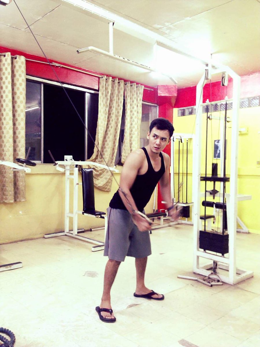 Keylan_RV's tweet photo. Kailan ako makakabalik ng gym. Ung mga taba ko umaalsa na. Lol https://t.co/GImirDmkZs