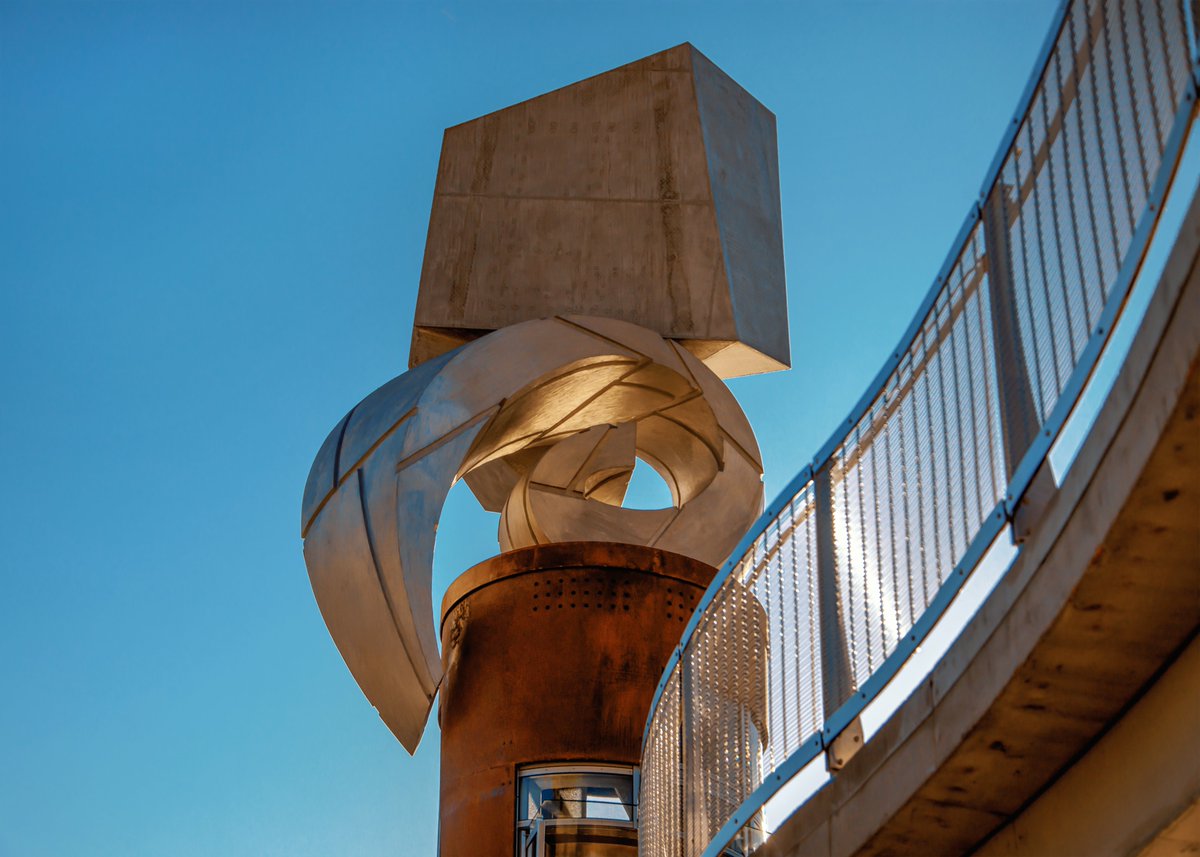 observascope's tweet photo. "From there to here", monumental sculpture in #Belgrad by Mrdjan Bajic &amp; Richard Deacon represented by @GALERIERX in #France / picture by @TheoPitout for @observascope https://t.co/FuwKIi89fs