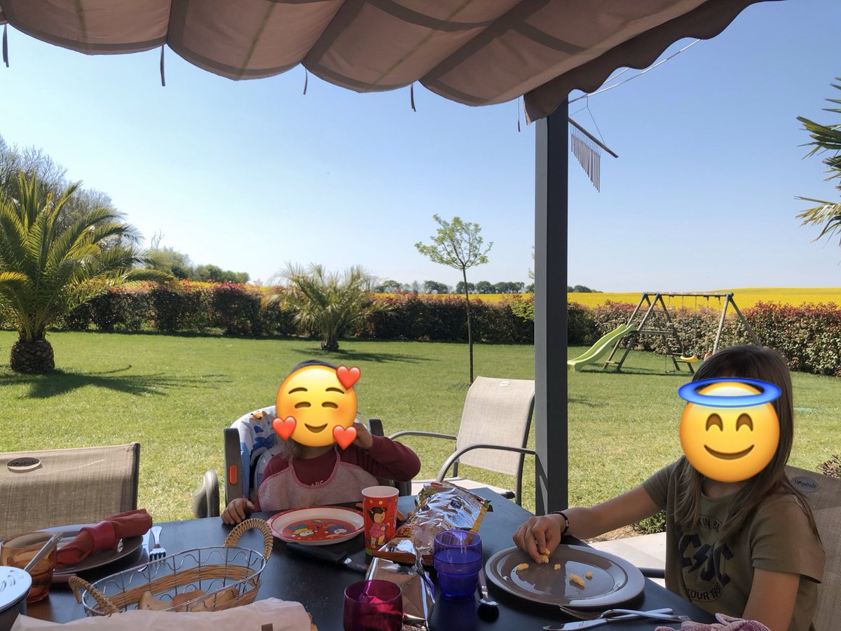 LesGroix's tweet photo. Ce n’est pas parce que il faut faire les semis de maïs, l’irrigation, repasser dans les colza, faire le drive gérer les choubidoux 1 et 2 que c’est le week-end de boulot à choubidou d’amour qu’on va se laisser déborder par le stresse 😰✌️✌️✌️
#weekenddefolie
#confinementjour26 https://t.co/vV2TNzBNFu