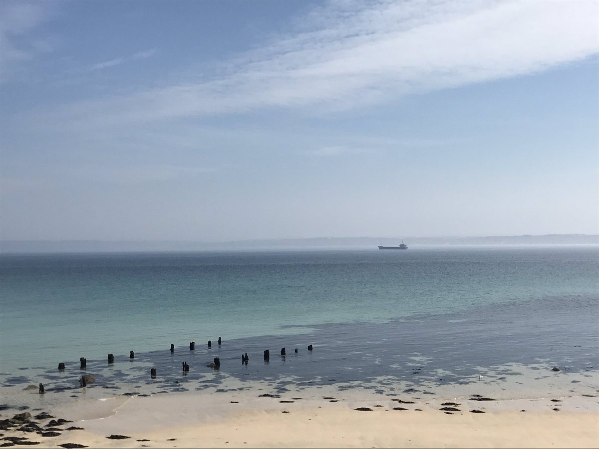 StIvesHarbour's tweet photo. Easter Saturday - empty for all the right reasons. @beauty_cornwall https://t.co/rPkJs64sbs