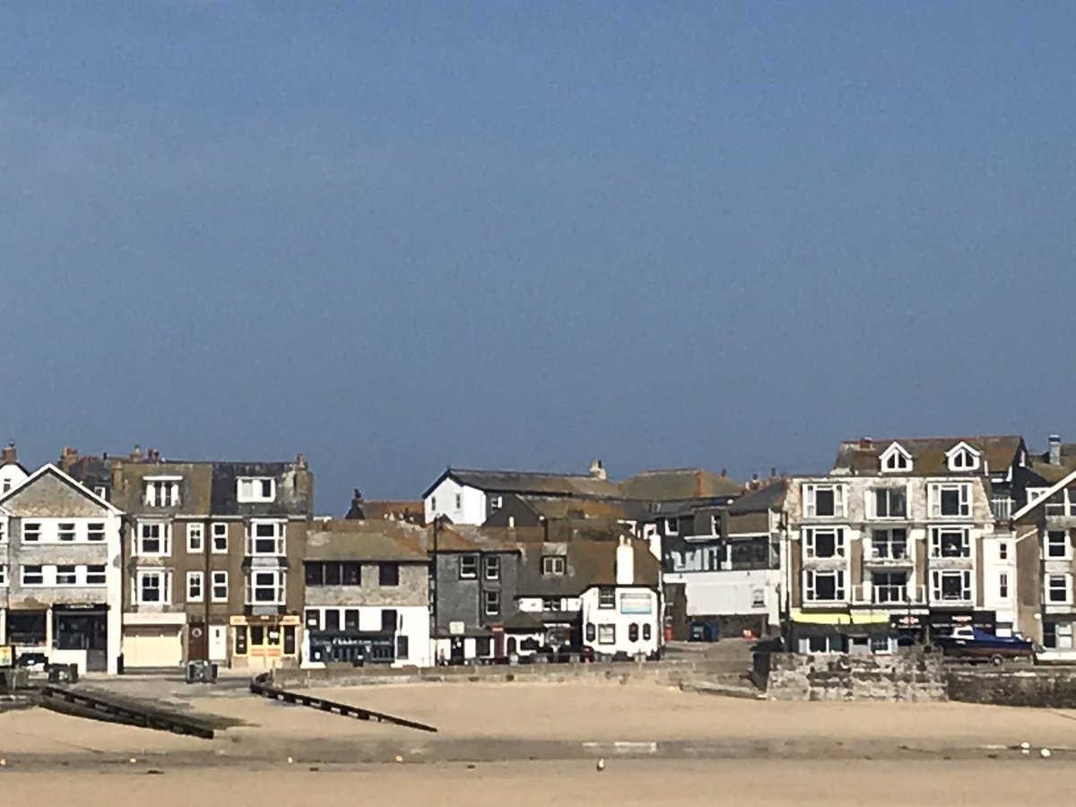 StIvesHarbour's tweet photo. Easter Saturday - empty for all the right reasons. @beauty_cornwall https://t.co/rPkJs64sbs
