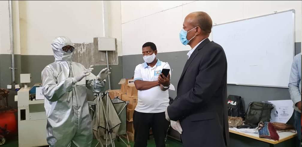 TirunehDinku's tweet image. የባህርዳር ዩኒቨርስቲ ለሰራችሁት ወጤታማ ሥራ ኮራሁባችሁ!!
ባህርዳር ዩኒቨርስቲ #በኮቪድ19 የተጠቁ ታማሚዎችን ለሚያክሙ የጤና ሙያተኞች አልባሳት ማምረቱን ሳይ ለክልላችንና ለሀገራችን ትልቅ ተስፋ አሳደረብኝ