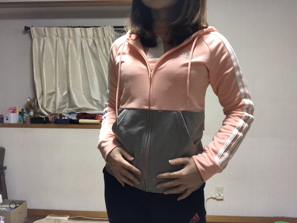 まゆか アディダスのサイズ感だけはいつまでたっても分からない 左 レディース Xs トレーナー 右 レディース L パーカー Adidas アディダス パーカー まゆか アディダスのサイズ感だけはいつまでたっても分からない 左 レディース Xs トレーナー 右 レディース L パーカー Adidas アディダス パーカー
