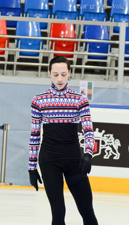 since i'm apparently spiralling and 1500 words into a figure skating loki sequel, here is a thread of fave pics of johnny weir-as-figure-skating-loki