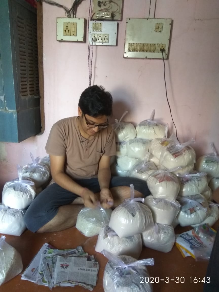 UdaaanAasmaTak's tweet photo. आशा है की हम इस विपदा की घड़ी से जल्द ही बाहर निकलेंगे।इसके साथ ही समाज के सहयोग से हर किसी की सहायता के लिए हमेशा तत्पर रहेंगे।
#BeSafe
#COVIDー19
#social_distancing
#StayAtHome
#TakeYourselfHome
#respect
#sanitizing_work
#udaaan_aasma_tak
#change_maker
#SaturdayThoughts https://t.co/ojvSt7xDNj
