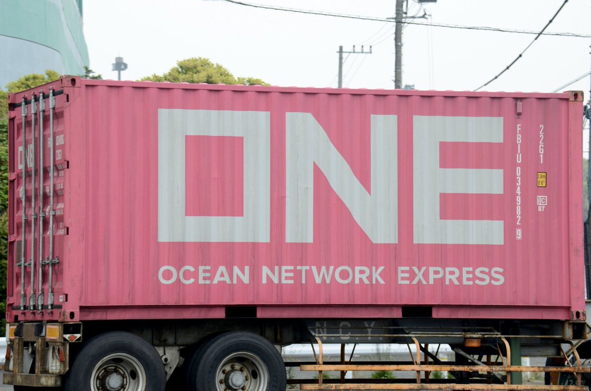 FBIU 034982 9 22G1 所有: 佛羅倫資産管理（FLORENS） 借受: オーシャンネットワークエクスプレス（ONE）  #OceanNetworkExpress 2018年3月に ONE カラーで最初期の 20ft ドライコンテナとして製造された。2019年に増備された  20ft ドライコンテナとはロゴのサイズが異なる ...