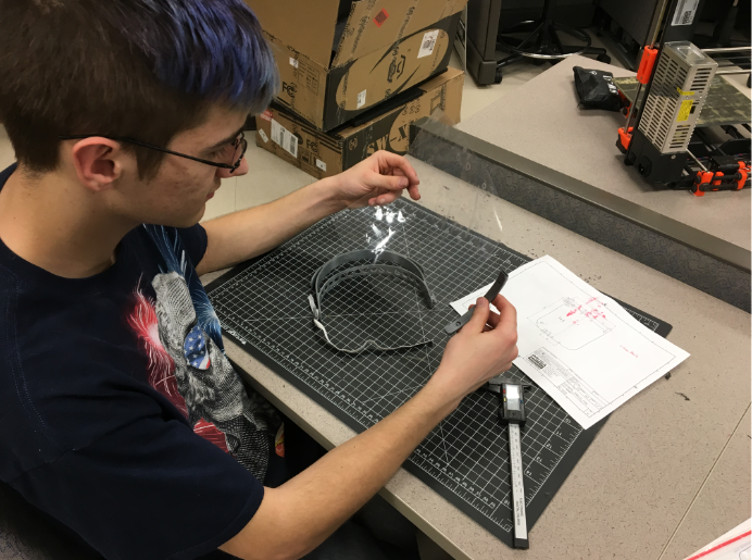 NSF's tweet photo. College in KY is using 3D printers to make face shields for regional hospital: https://t.co/pe0AGOsgZl

This work is supported through @NSF's Advanced Technological Education prog to educate technicians for advanced-tech fields such as 3D printing. 

#COVID19 https://t.co/bcdnM1Y1VO
