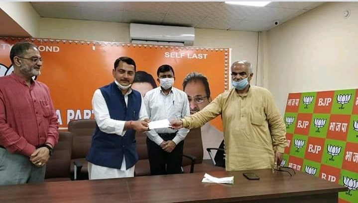 AbishkarU's tweet photo. Former MLA Ramnagar &amp; Spokesperson Bharatiya Janta Party Shri Ranbir Singh Pathania on Saturday contributed Rs 50,000/- into 'PM Cares Fund' constituted by the Government of India to Fight Coronavirus Pandemic.
@pathania_rs @BJP4India #Covid_19india  @TheEarthNews1 https://t.co/ZKr7sprTB0