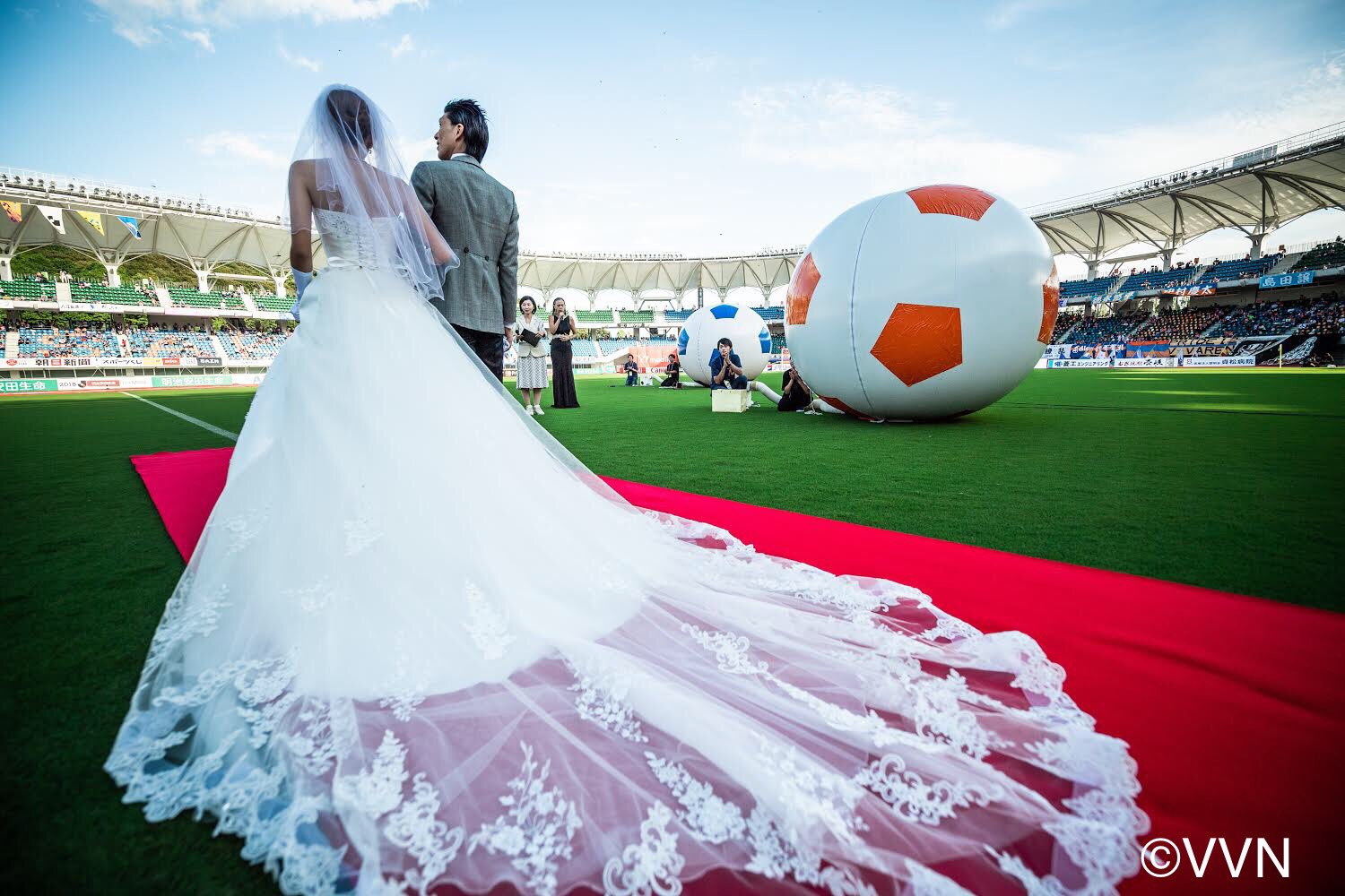 ｖ ファーレン長崎 公式 vvnスポンサー プレミアムパートナー ユニフォーム鎖骨 メモリード 様 長崎をはじめ一都六県で結婚式や宿泊 レストラン 法事法要などの事業を展開するトータルライフサポート企業 昨年の冠試合ではスタジアム挙式