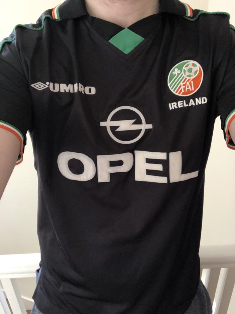 Never worn in a game Ireland away shirt is today’s jersey of choice. @homeshirts1 @FootieShirtz @shirts_v_skins @museumofjerseys #homeshirt #shirtingfromhome