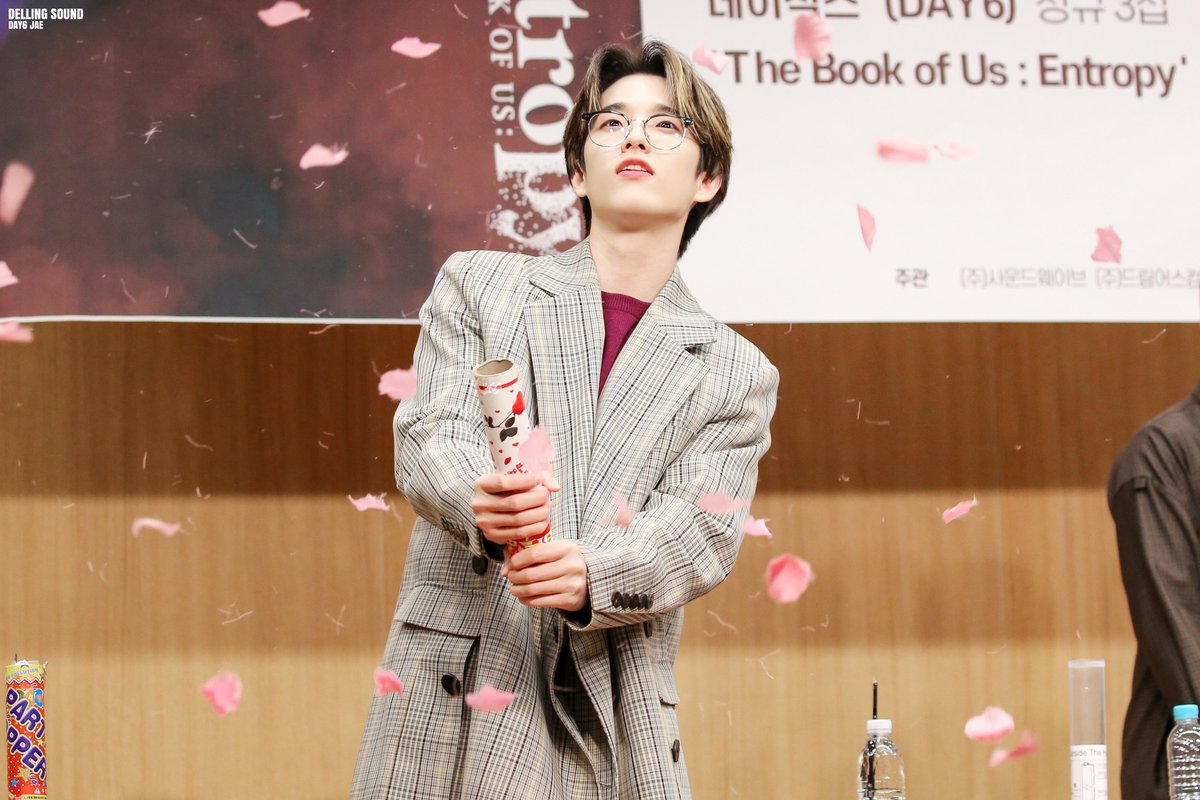 Delling_Sound6's tweet photo. 191103 영등포 팬사인회
여기가 바로 봄인가,,?🌸
#DAY6 #데이식스 #제형 #제이 #JAE https://t.co/UiKssrAdQz