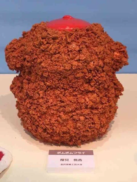 マッチョだったりフライになったり..色んなポムポムプリンが展示