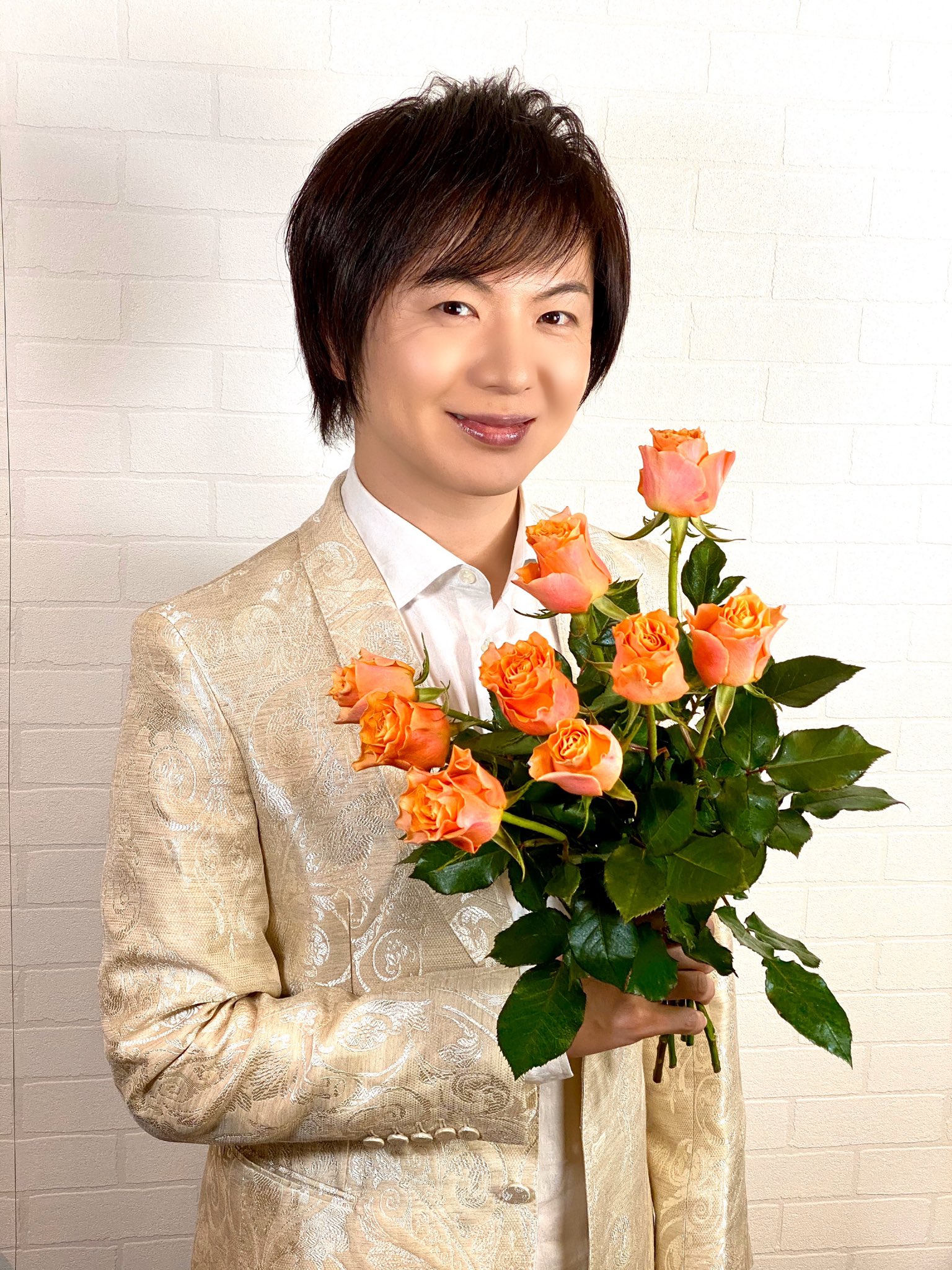 竹島宏スタッフ 公式 薔薇 花言葉は 愛 オレンジ色の花言葉 絆 信頼 薔薇は送る本数で花言葉 が違います 9本の花言葉は いつもあなたを想っています いつも一緒にいてください ひろネット 花 T Co Hxjb5agceu Twitter