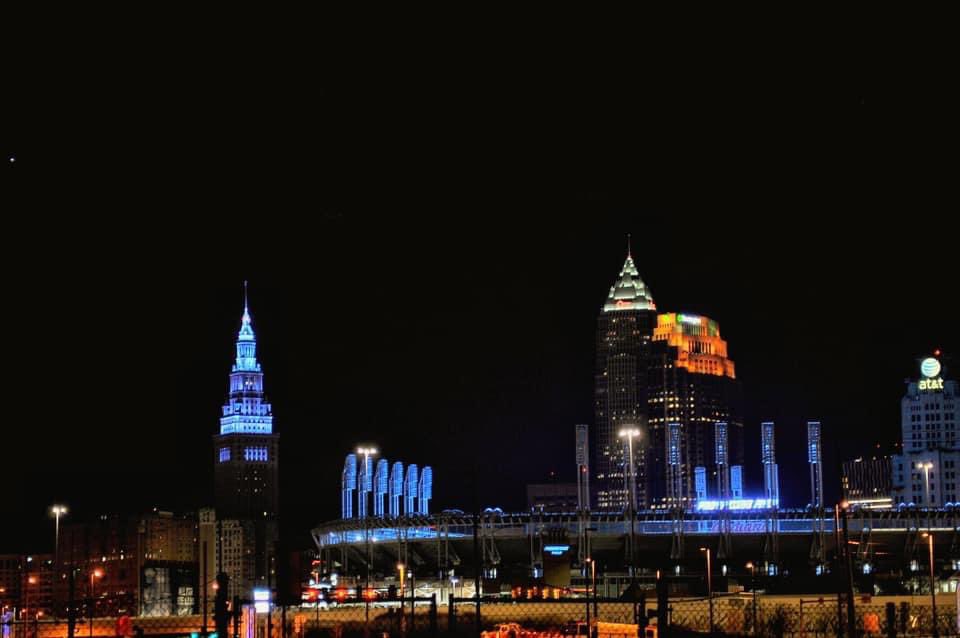 mollymarieCLE's tweet photo. Last night Cleveland lit its landmarks blue to honor healthcare workers 💙#LightUpCLE #ThankYou https://t.co/f4oSiLQISJ