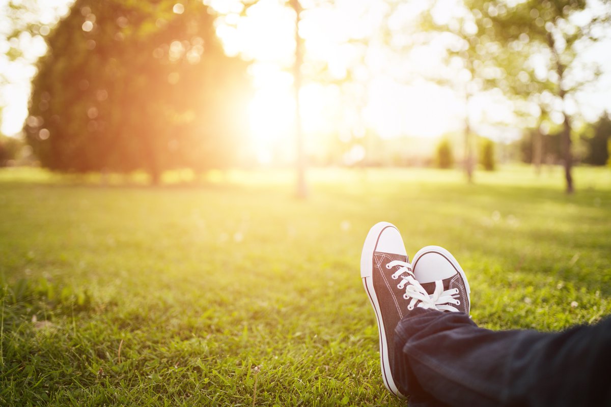 Lekker chillen met vrienden, zonder 1,5 meter afstand? NU: 399 euro! Zonde van je geld toch? Blijf thuis, zoek elkaar online op. Alleen samen krijgen we corona onder controle.