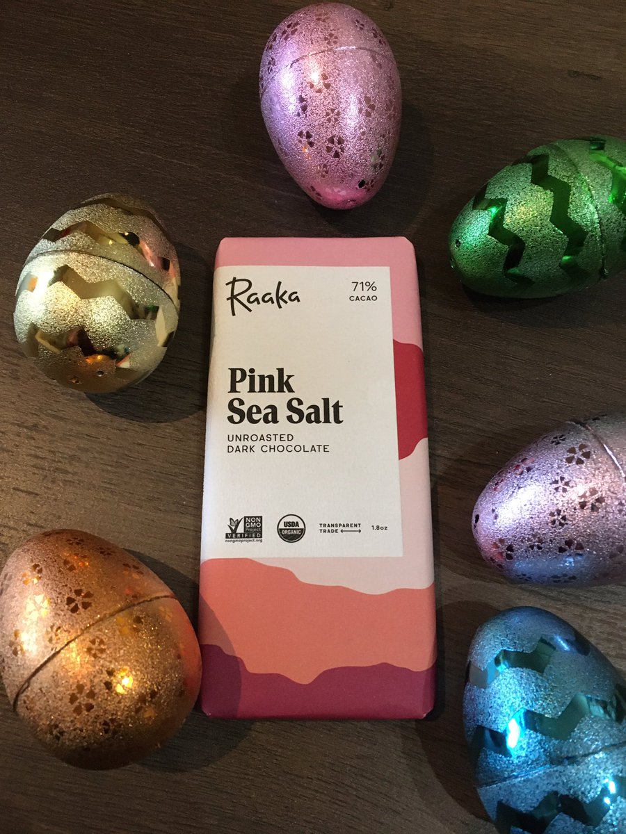 cacaoguru1's tweet photo. Happy Saturday!!! Thinking Hawai’i!! @raakachocolate #darkchocolate #pinkseasalt #cacaoguru If you “love” ❤️ chocolate share with your friends to follow us on Twitter, Instagram &amp; Facebook and get a free postcard to download at 
https://t.co/RAMBOHV7dR https://t.co/WKfcgb7JGs