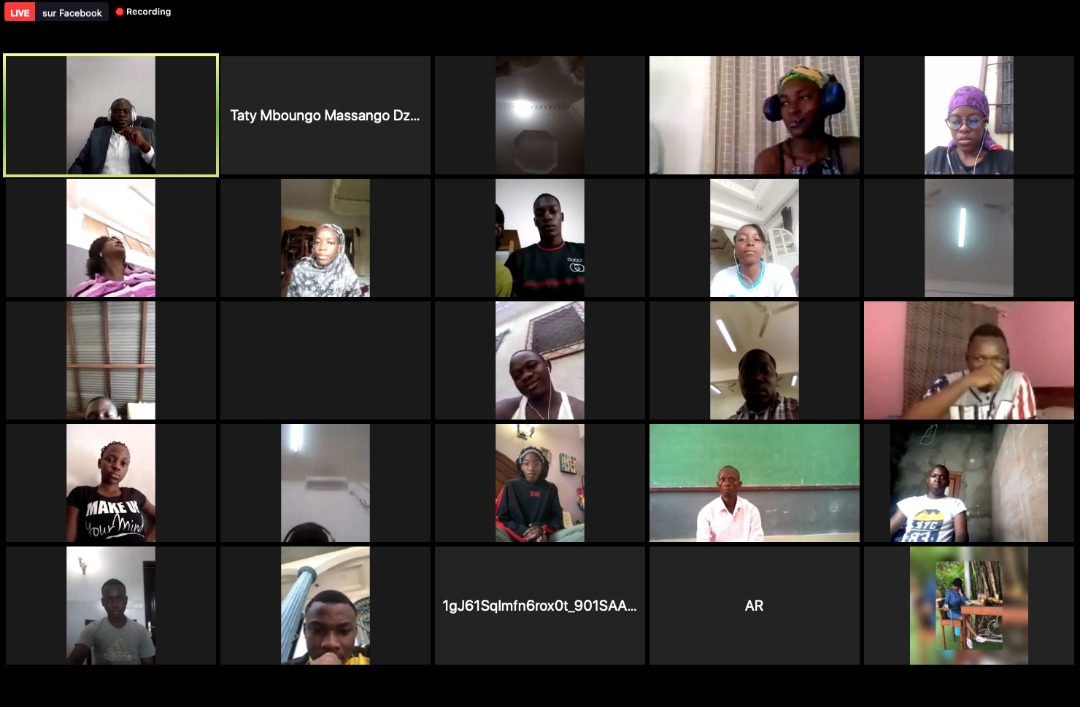verone's tweet photo. #ChezMoiAuCongo on peut poser des questions à un professeur en live sur #Zoom.
Une initiative du #MEPSA, une cinquante de personnes participent au live dont le Ministre de tutelle👌 https://t.co/s21g81Ghg5