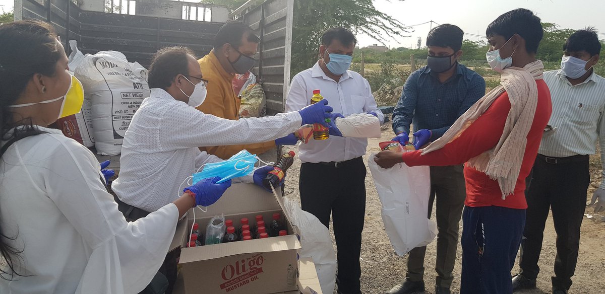 FoundationLadli's tweet photo. With the Support of @dcp_southwest   Distributed one month #Essential #Ration and #Dry_Food and @NestleIndia #Lactogen to More Than #800 Extreamly Needy People In Rangpuri Slum Vasant Kunj. With #SocialDistanacing
@CPDelhi @LtGovDelhi @NITIAayog @PMOIndia #lockdown @Dhama_IPS https://t.co/jgmWAjObQ3
