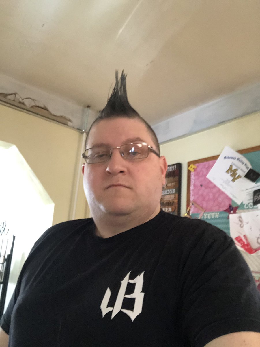 wrestlingPPF's tweet photo. @WWESheamus some things don’t get old. #RespectTheHawk https://t.co/SvTBdf2RvB