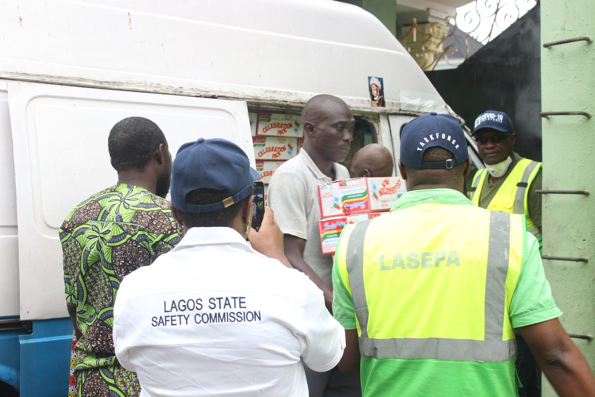 Lagos State Safety Commission @safety_lasg And LASEPA @LasepaInfo Taskforce sensitises & distributes welfare packages to Epe Community... #LSC #ForAGreaterLagos #COVIDー19 #COVID19Lagos